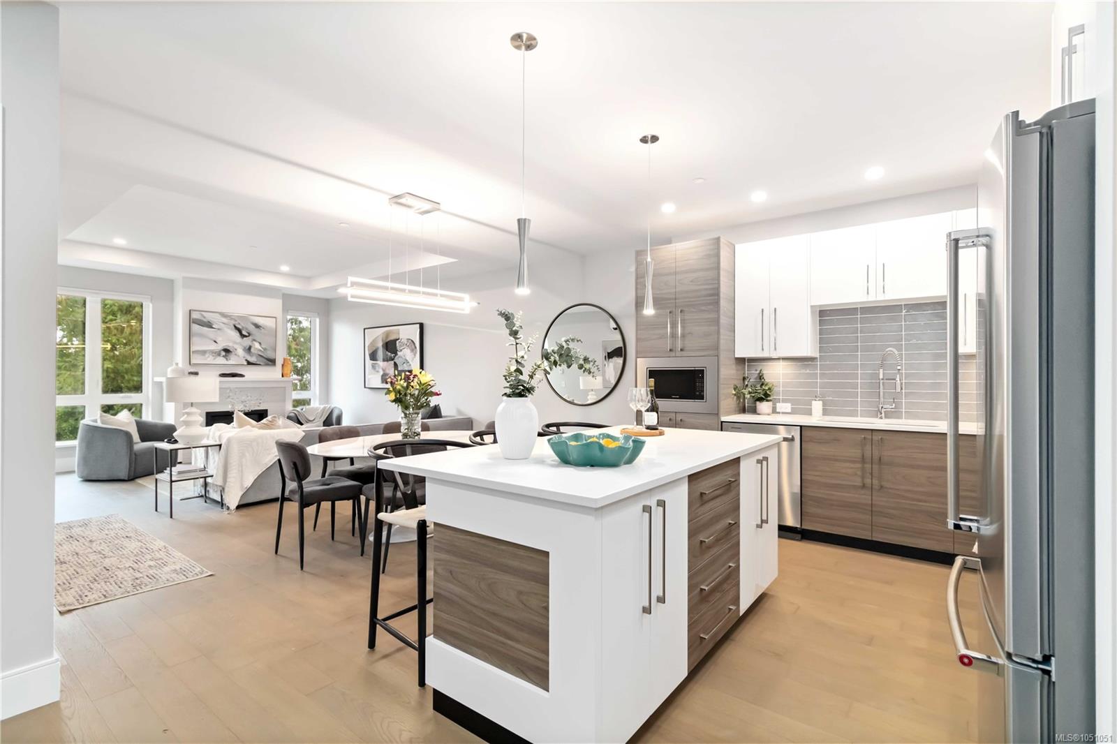 305-990 Doumac Ave — listing photo 5 of 25