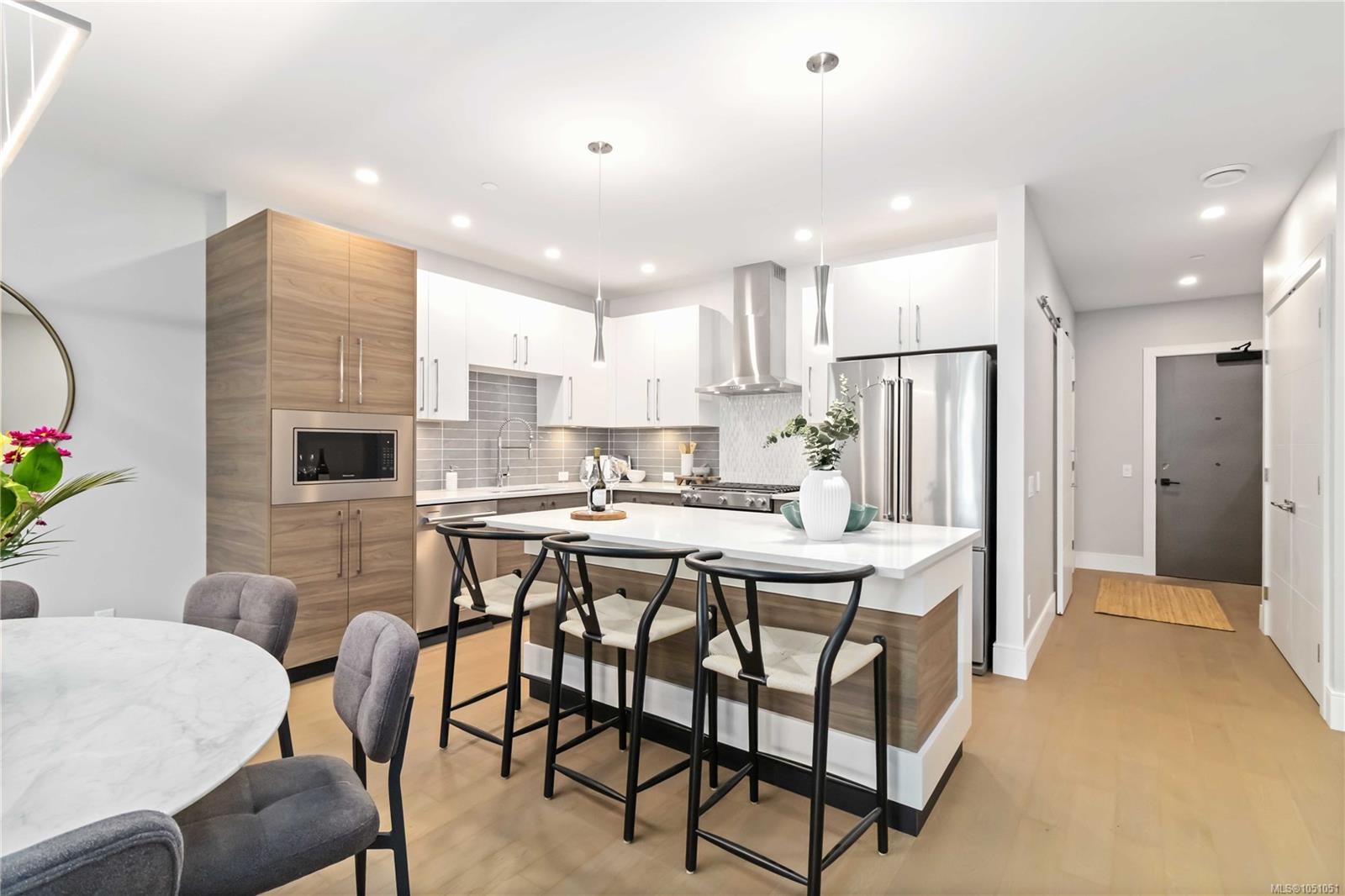 305-990 Doumac Ave — listing photo 8 of 25