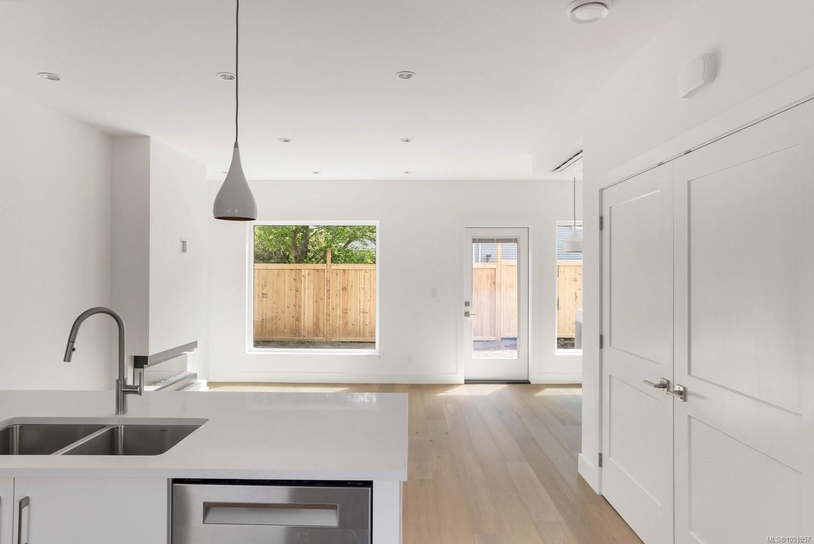 3-2118 Pentland Rd — listing photo 6 of 39