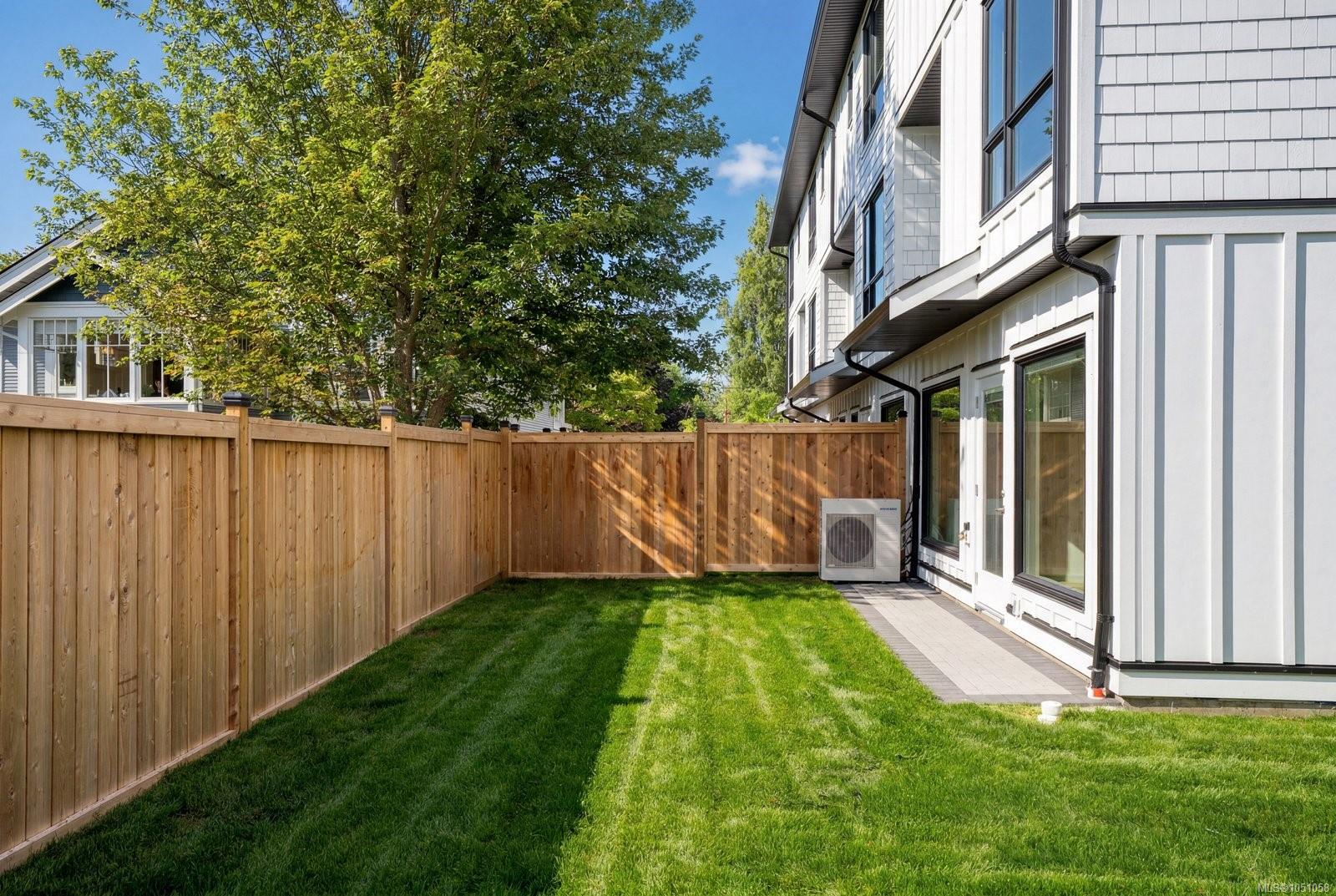 4-2118 Pentland Rd — listing photo 5 of 45