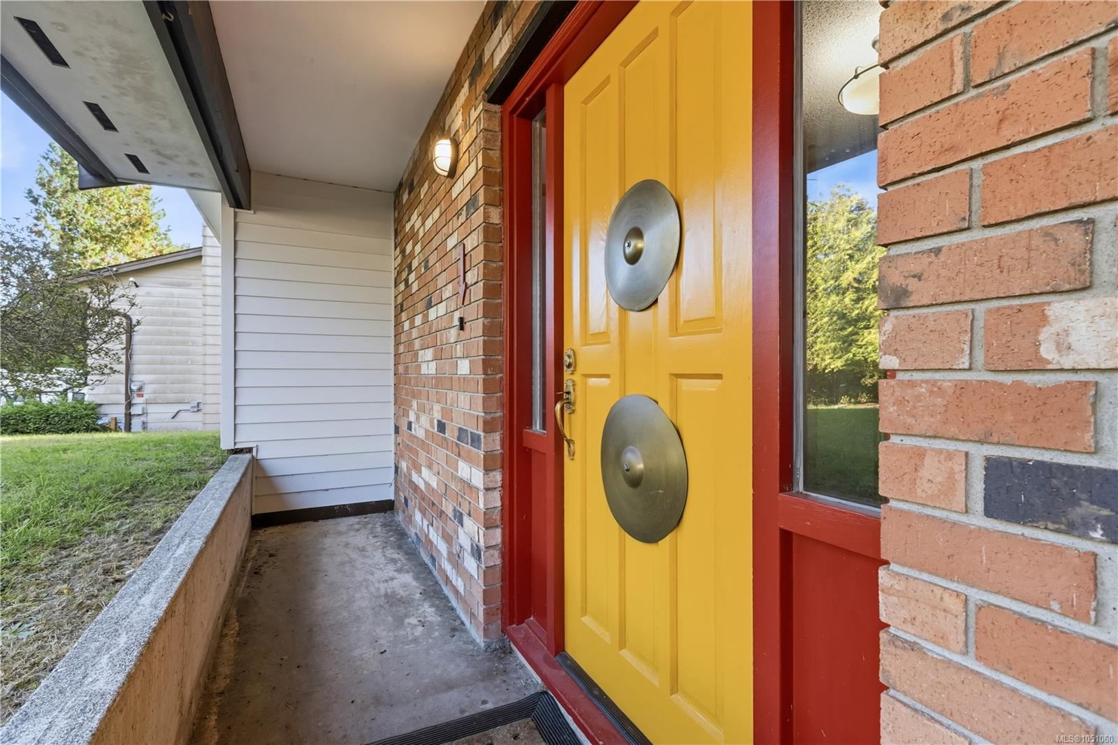 1258 Rupert Rd — listing photo 12 of 37