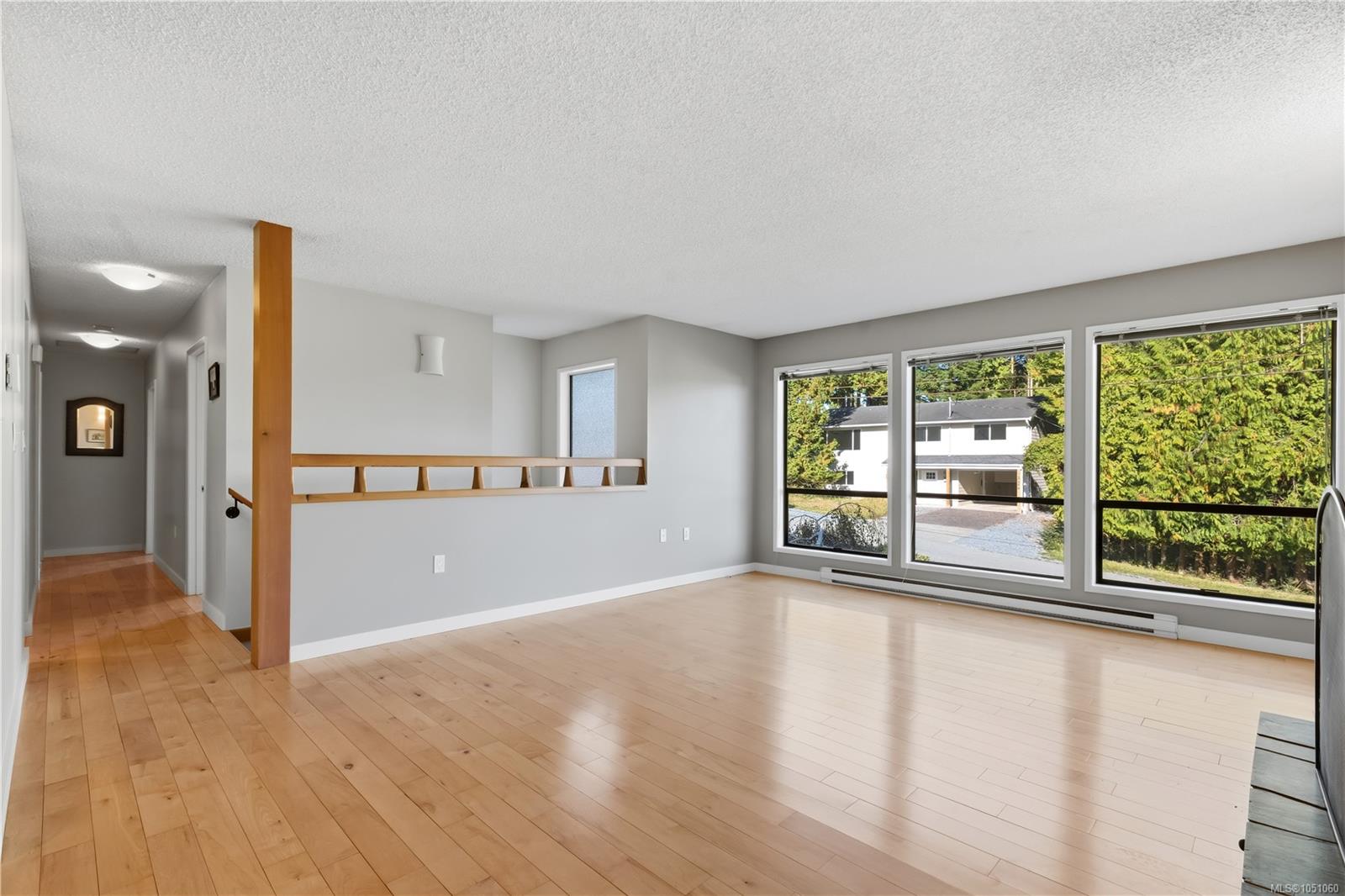 1258 Rupert Rd — listing photo 6 of 37