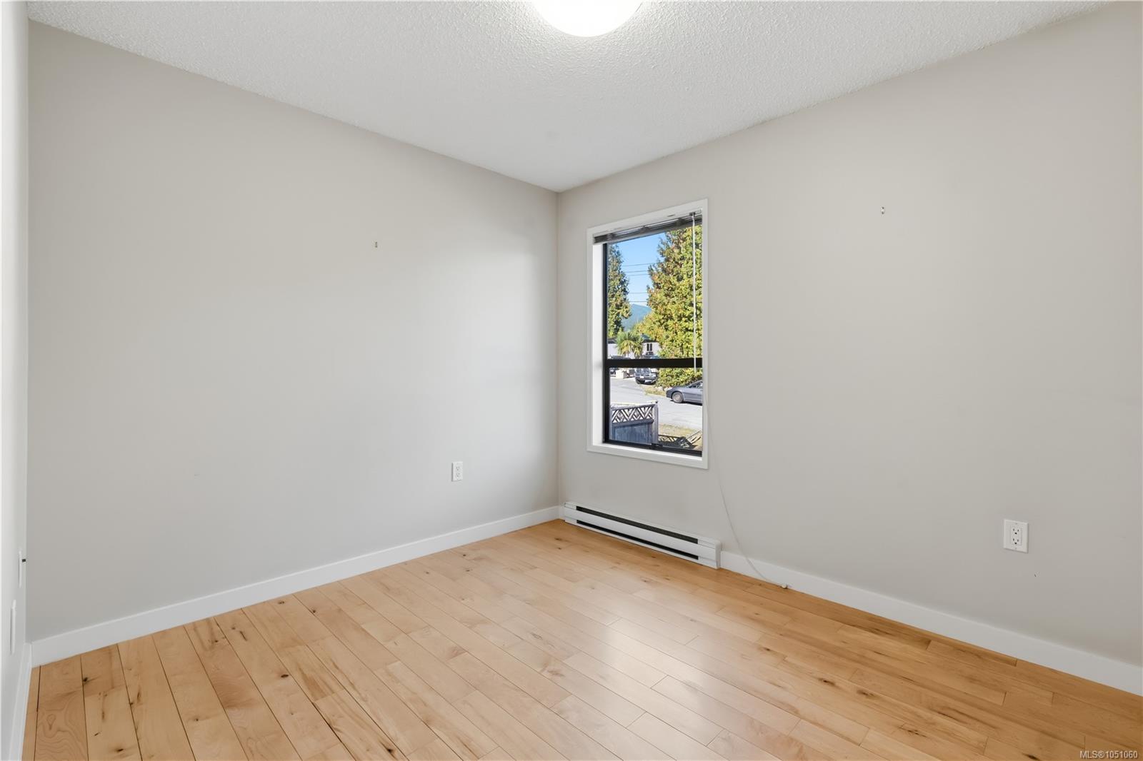 1258 Rupert Rd — listing photo 9 of 37