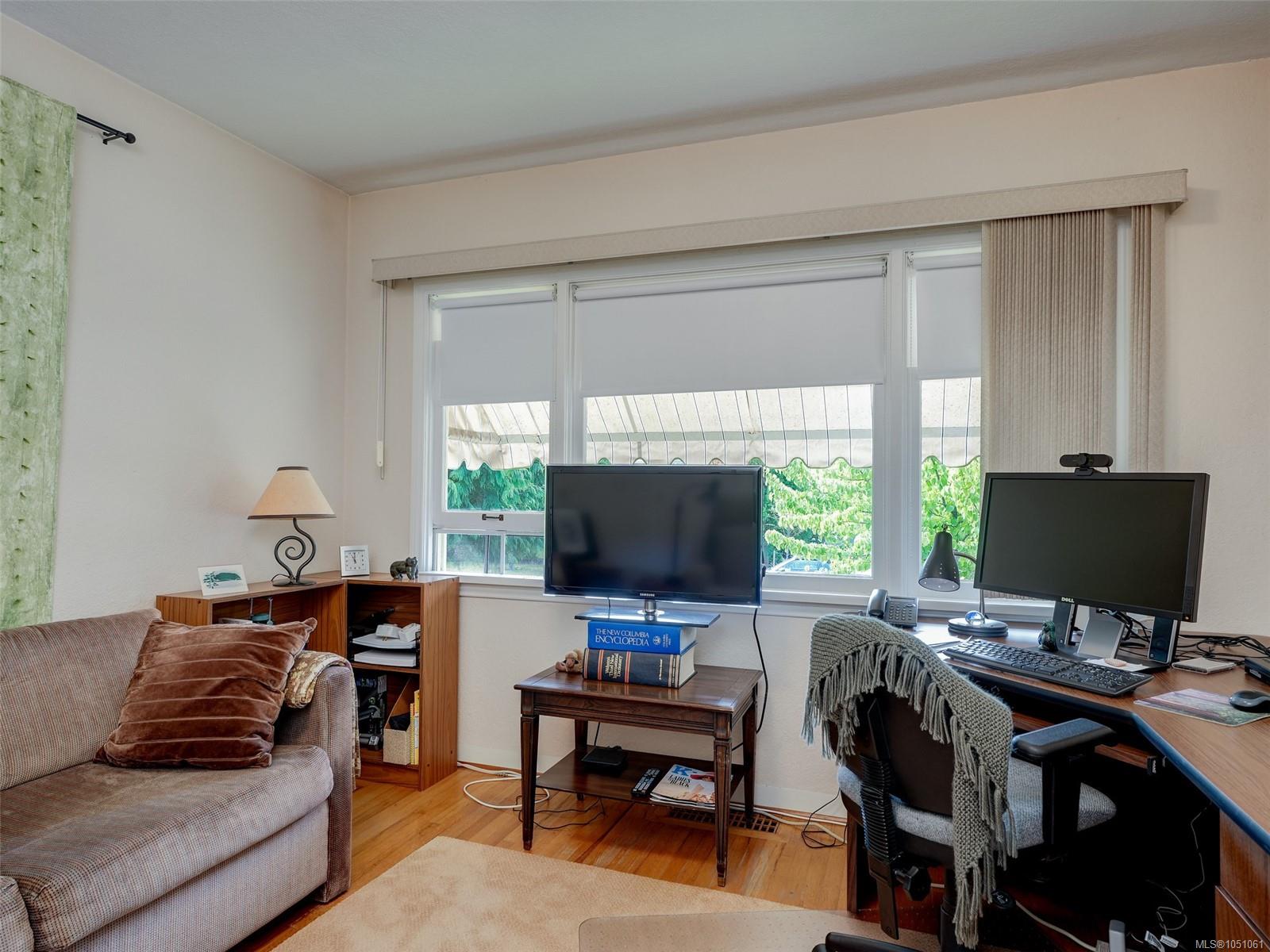 2568 Margate Ave — listing photo 13 of 29