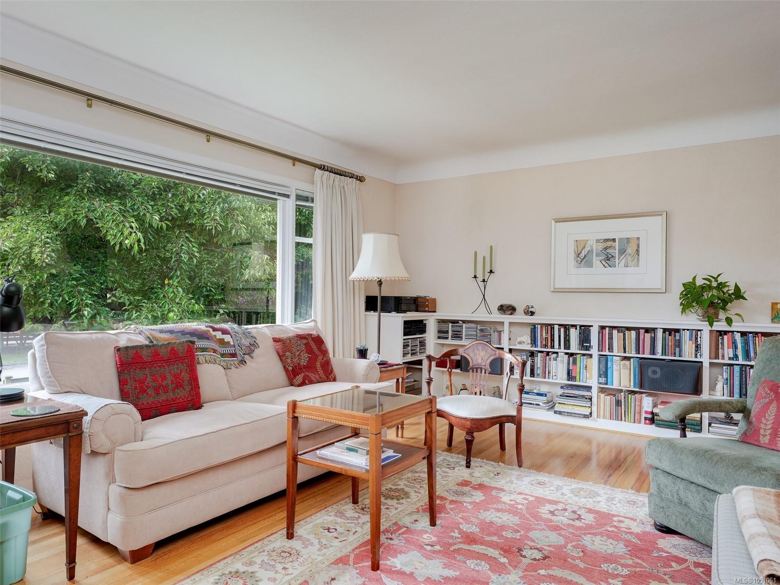 2568 Margate Ave — listing photo 4 of 29