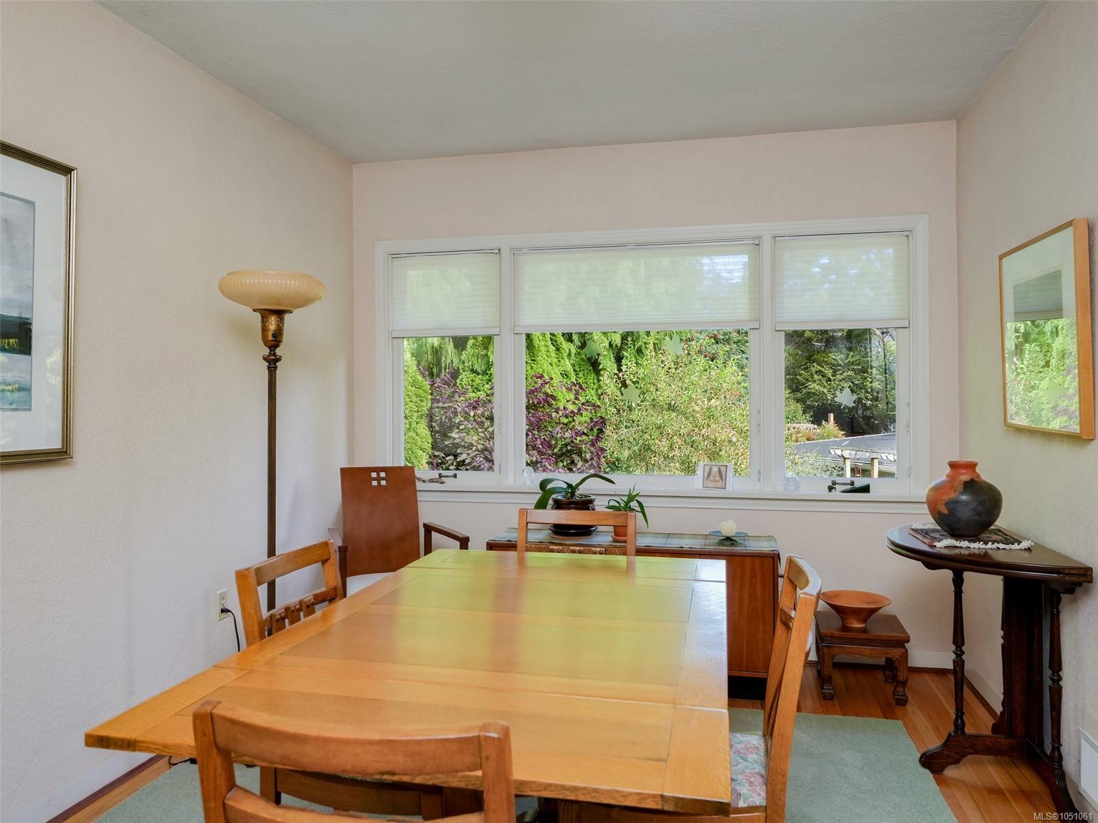 2568 Margate Ave — listing photo 6 of 29