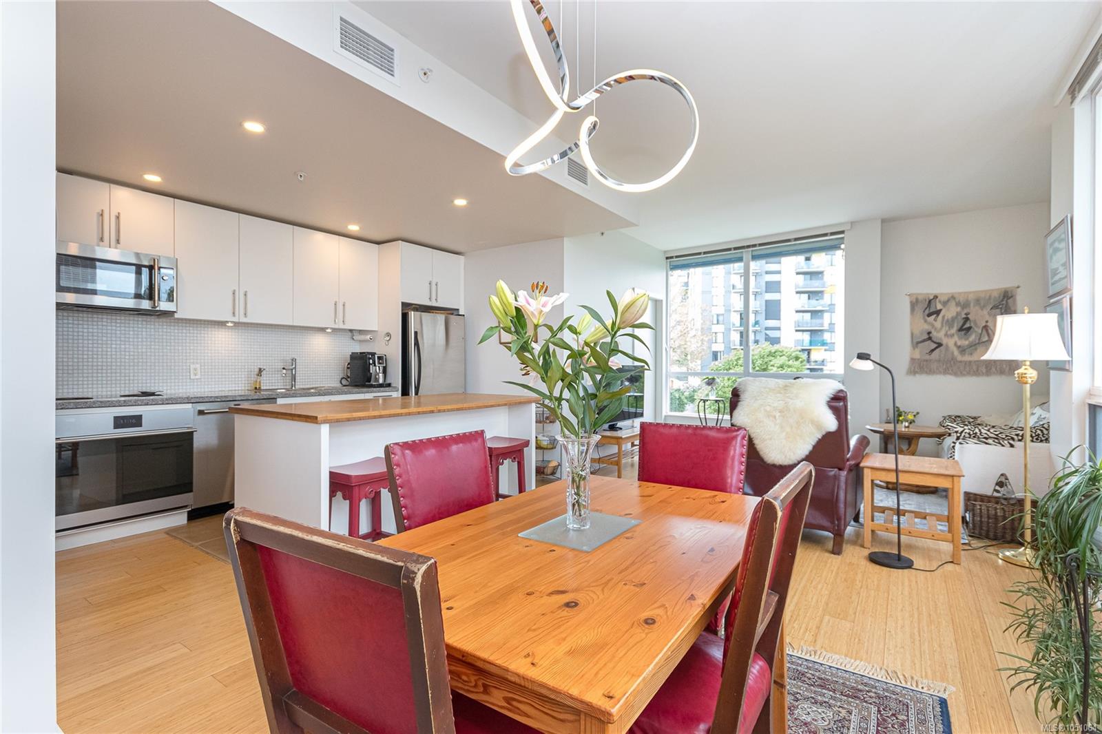 406-391 Tyee Rd — listing photo 13 of 38