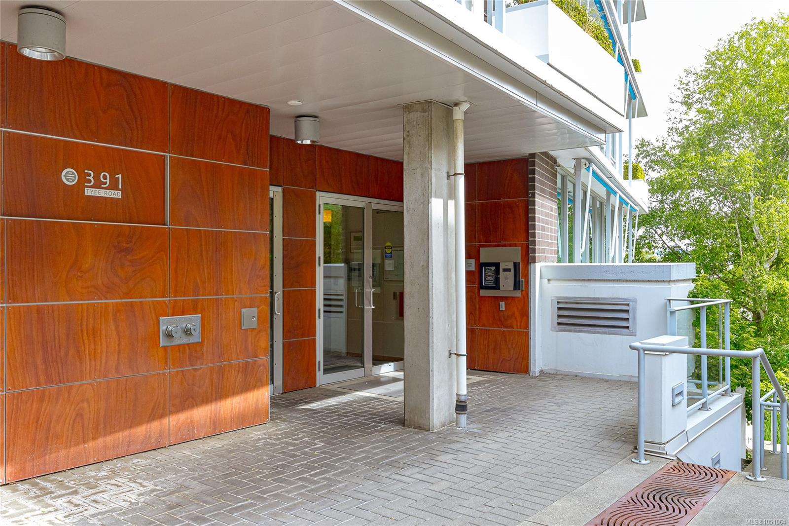 406-391 Tyee Rd — listing photo 5 of 38