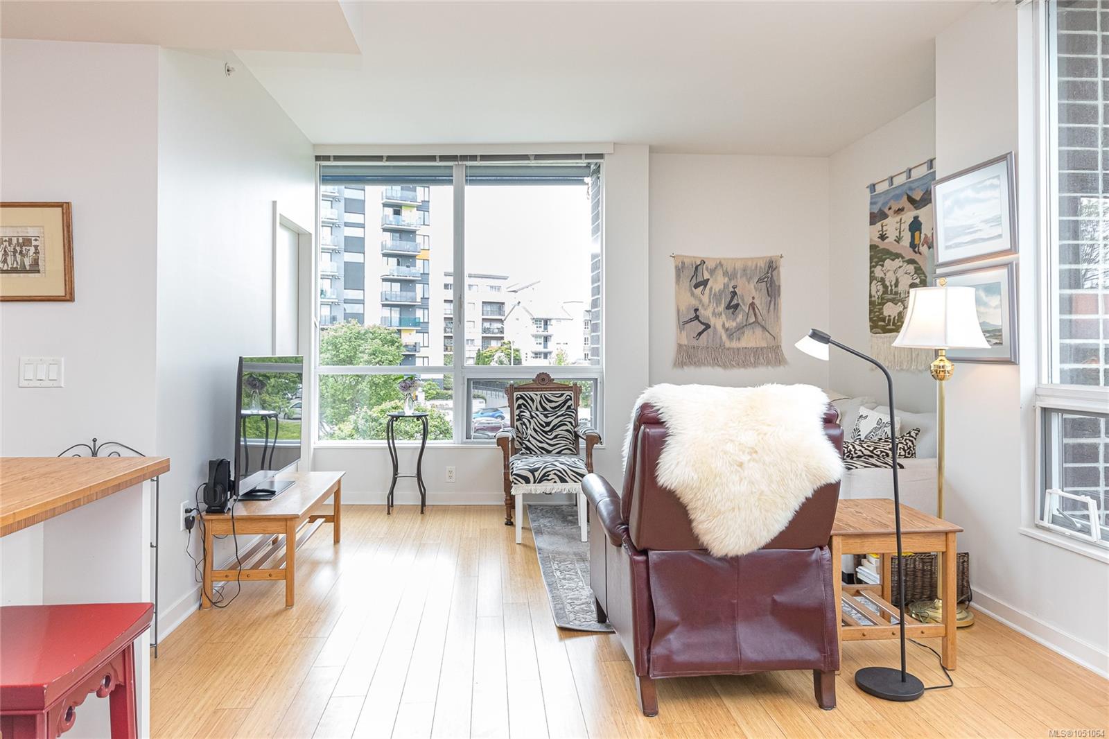 406-391 Tyee Rd — listing photo 7 of 38