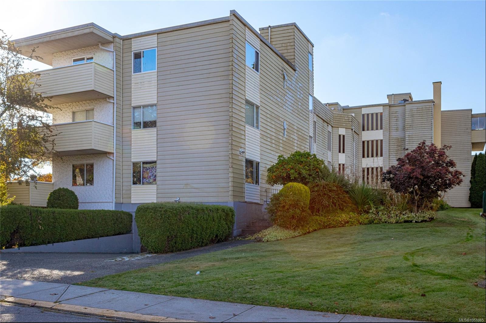 204-877 Ellery St, Esquimalt