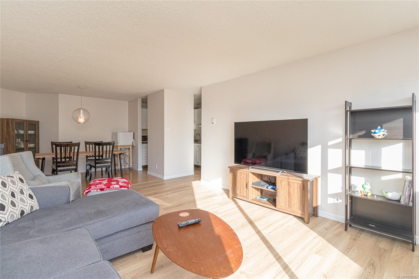 204-877 Ellery St — listing photo 4 of 21