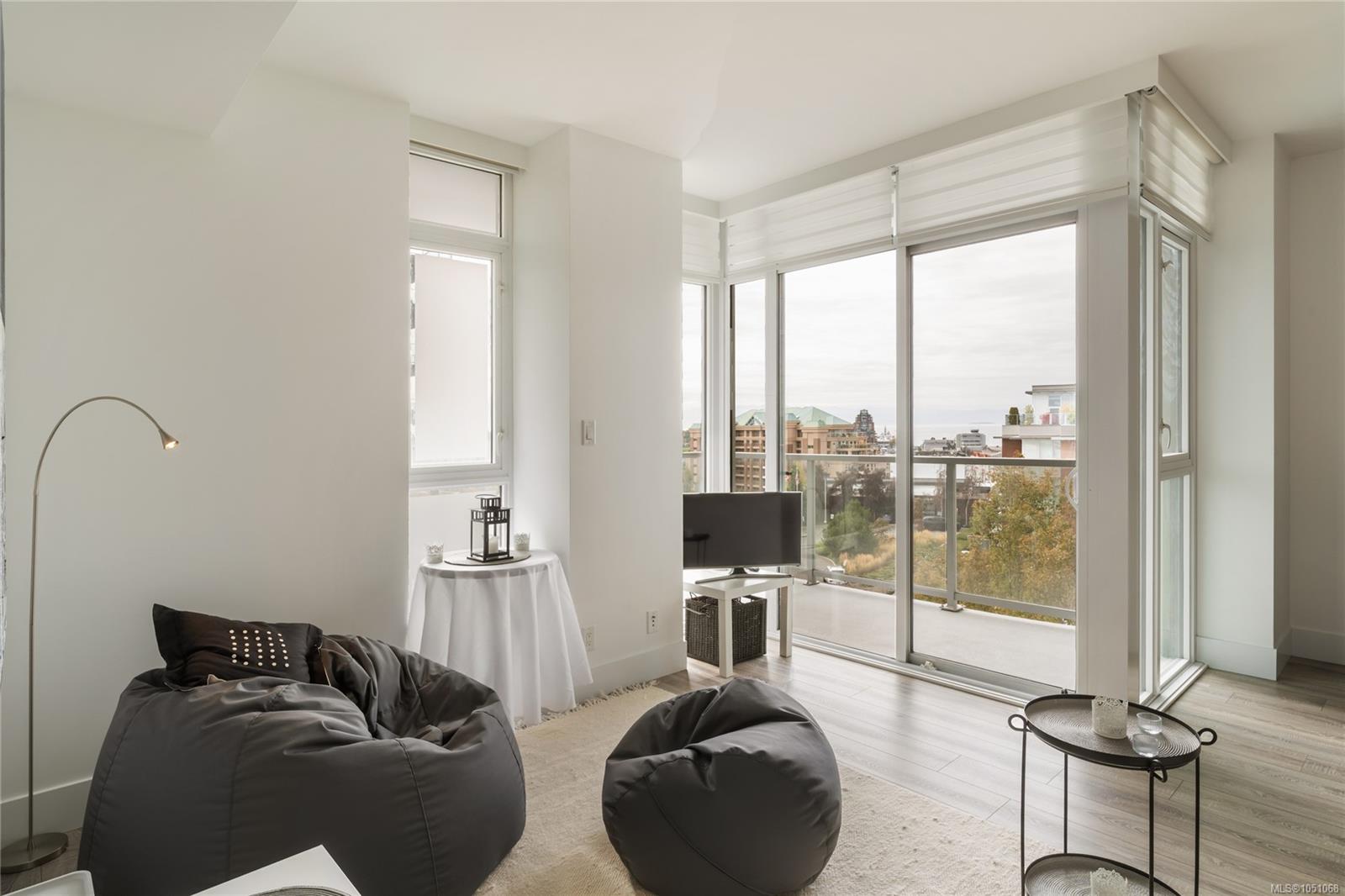 501-83 Saghalie Rd — listing photo 6 of 38