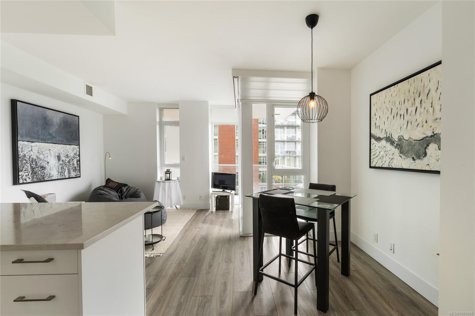 501-83 Saghalie Rd — listing photo 8 of 38