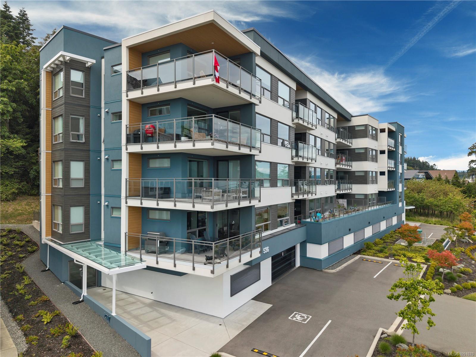 404-536 Island Hwy — listing photo 3 of 66