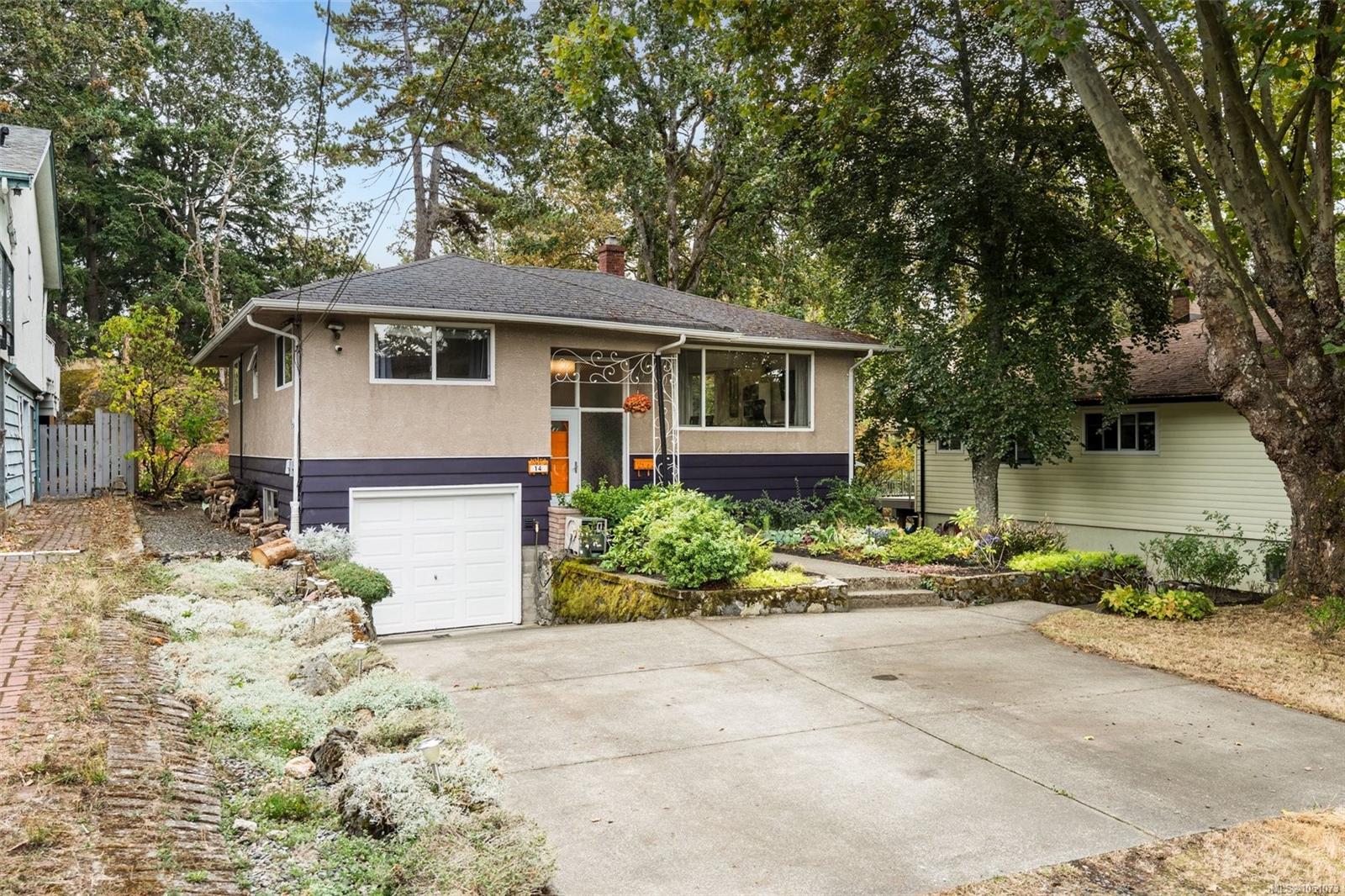 14 Eaton Ave — listing photo 2 of 40