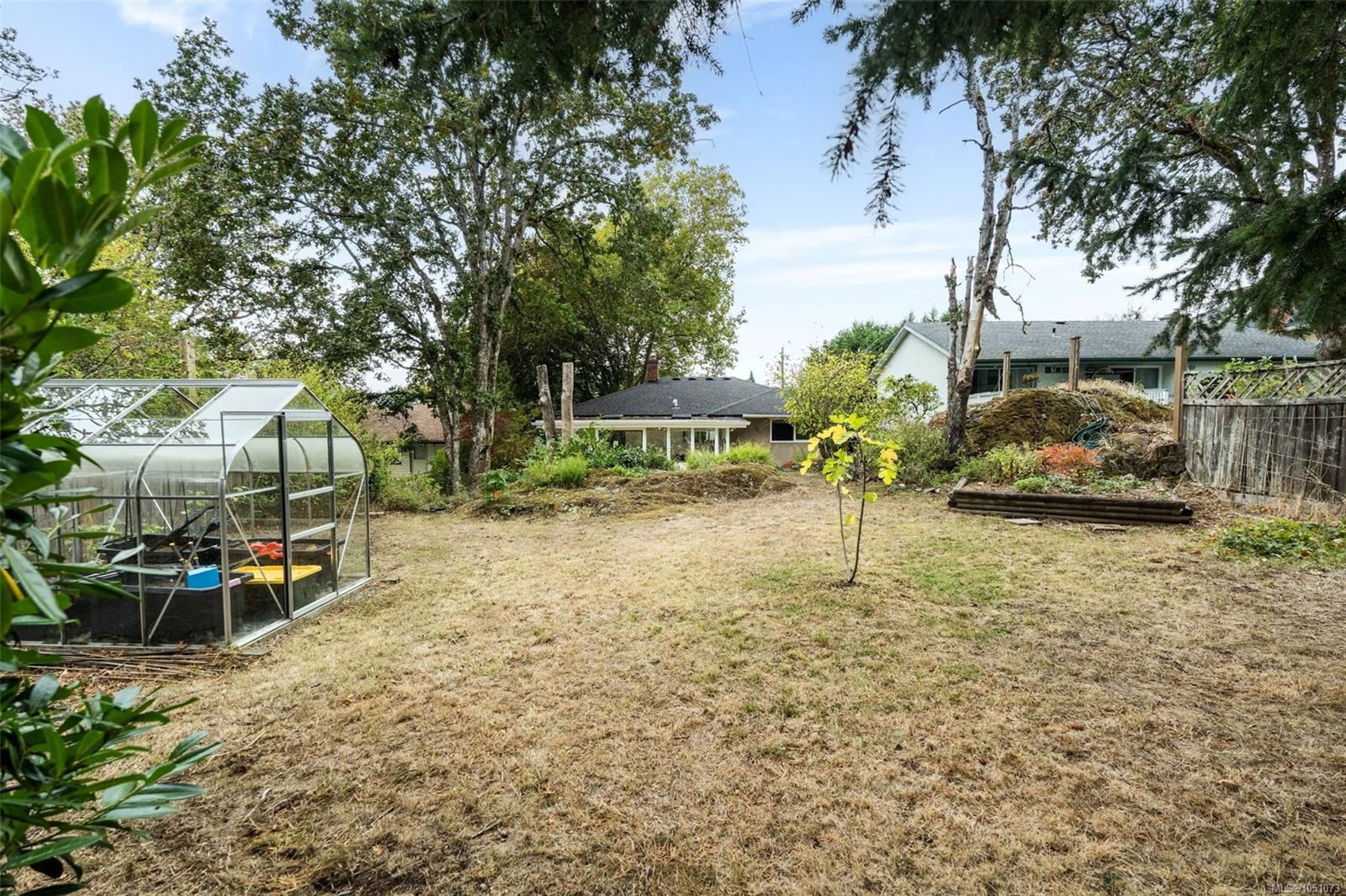 14 Eaton Ave — listing photo 6 of 40