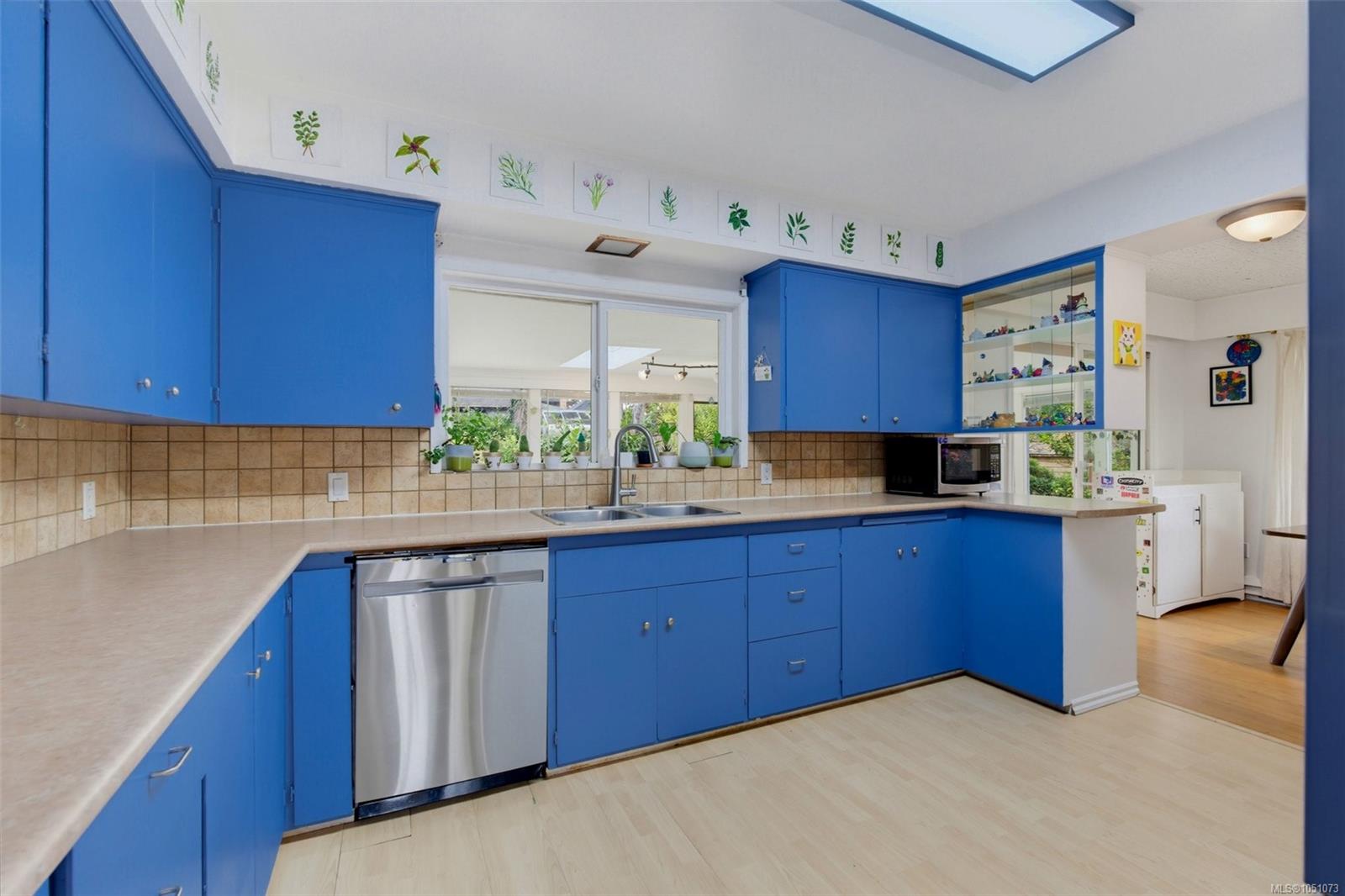 14 Eaton Ave — listing photo 8 of 40