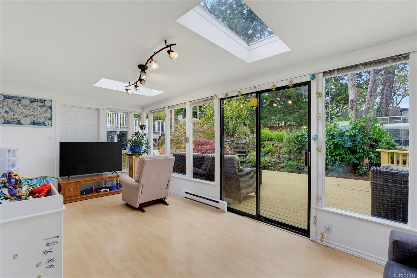 14 Eaton Ave — listing photo 9 of 40