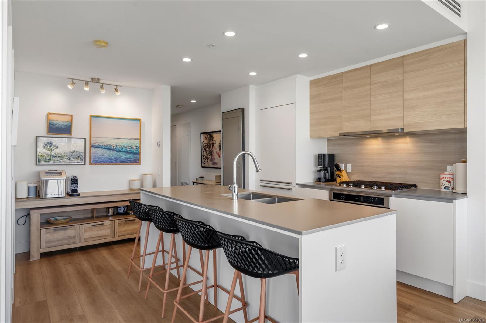 605-60 Saghalie Rd — listing photo 12 of 38
