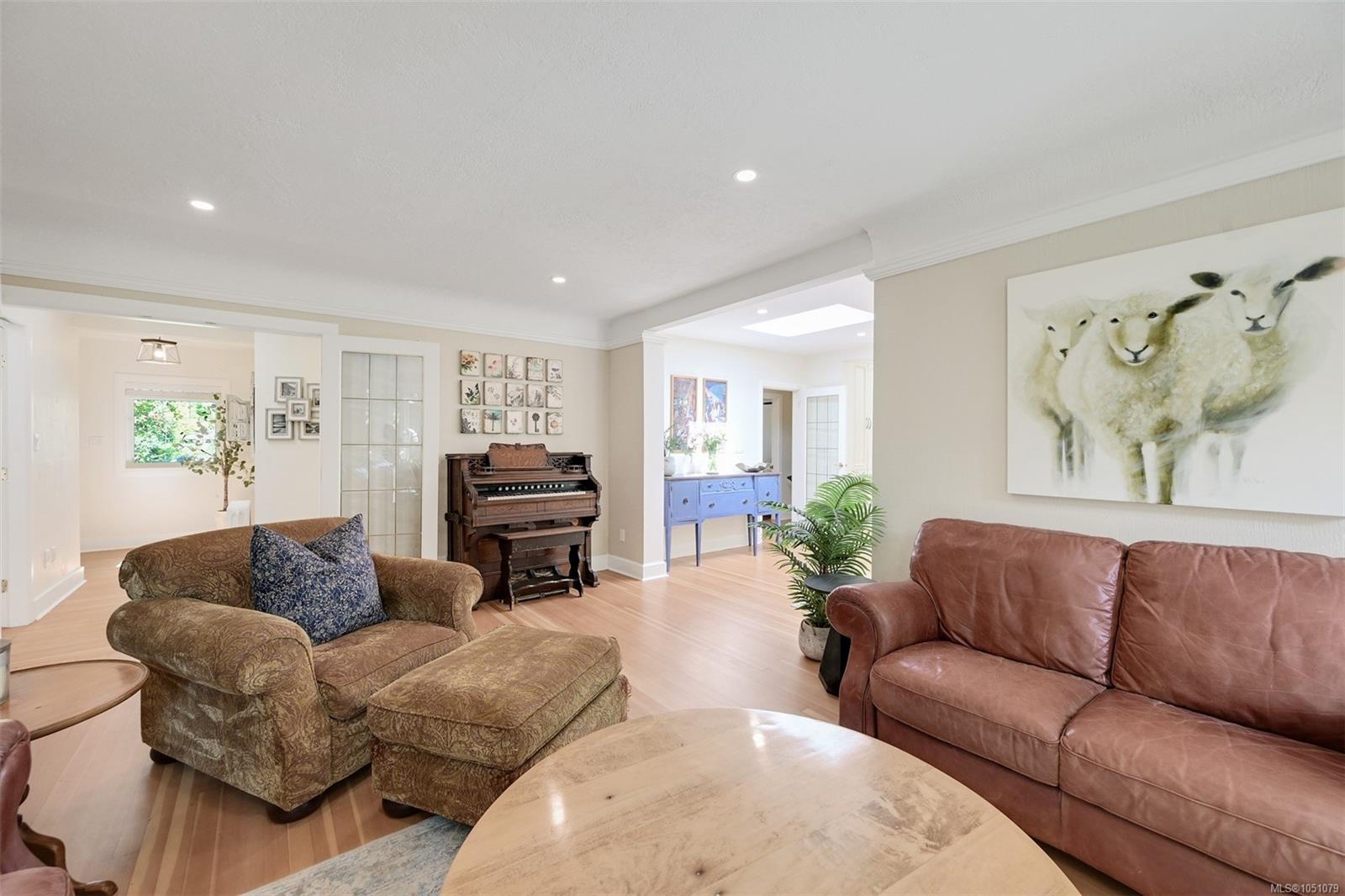 3935 SCOLTON Rd — listing photo 9 of 42