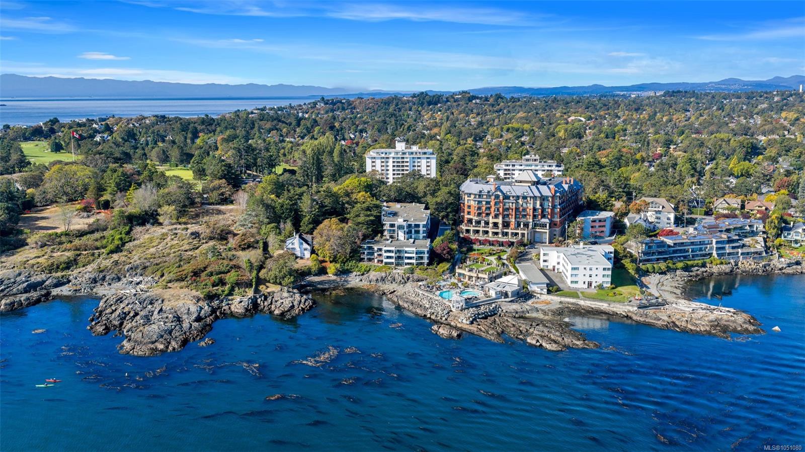 407-1159 Beach Dr — listing photo 8 of 56