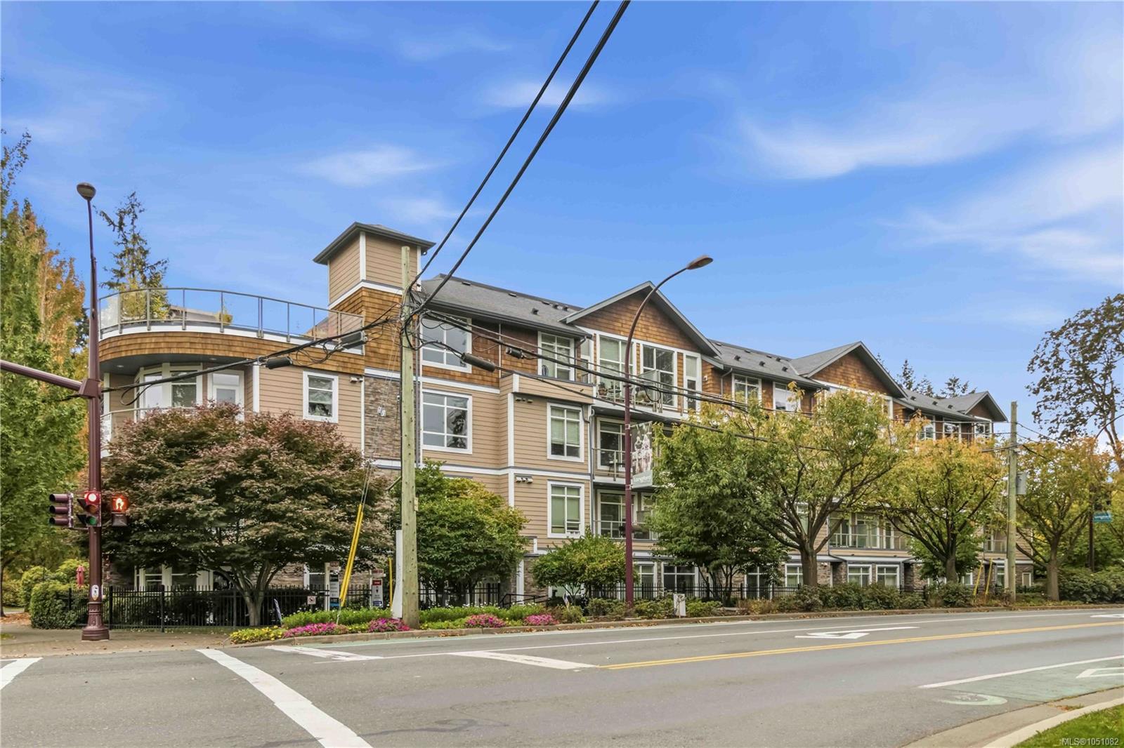 611 Goldstream Ave, Langford
