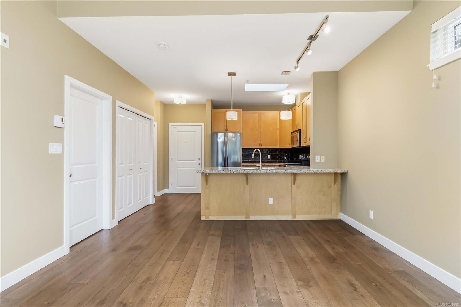 410-611 Goldstream Ave — listing photo 13 of 32