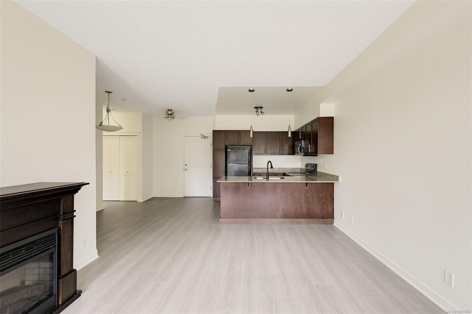 305-2220 Sooke Rd — listing photo 13 of 39