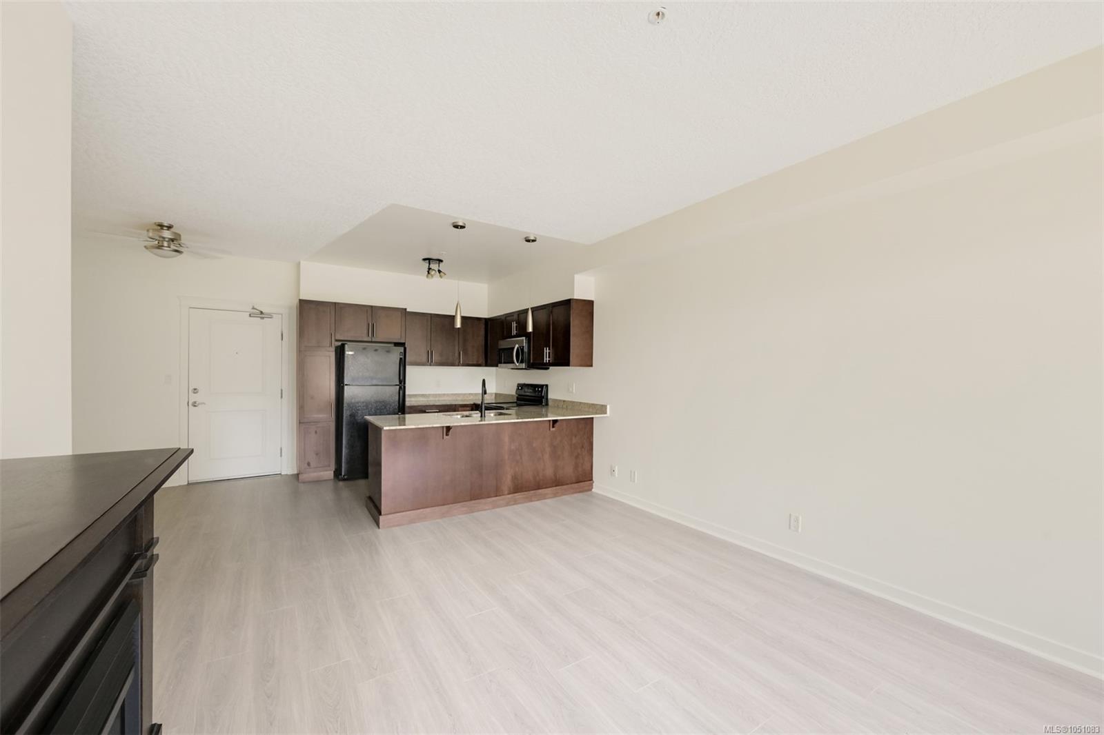 305-2220 Sooke Rd — listing photo 14 of 39