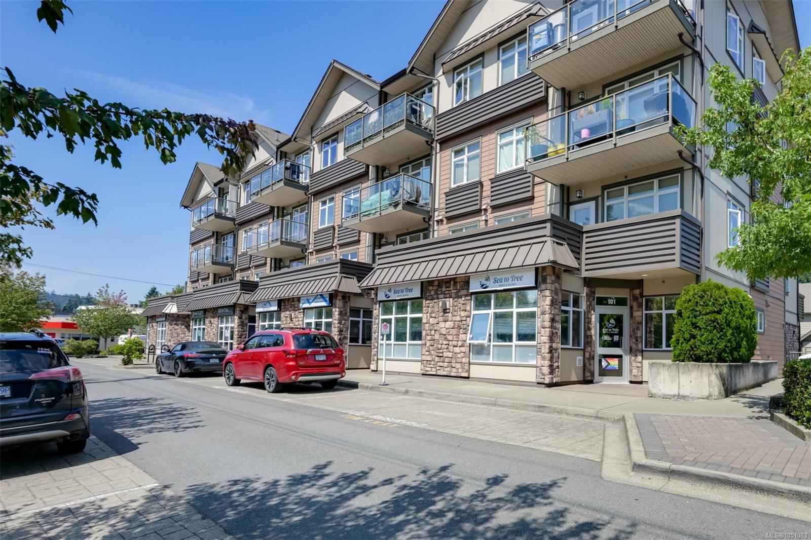 305-2220 Sooke Rd — listing photo 4 of 39