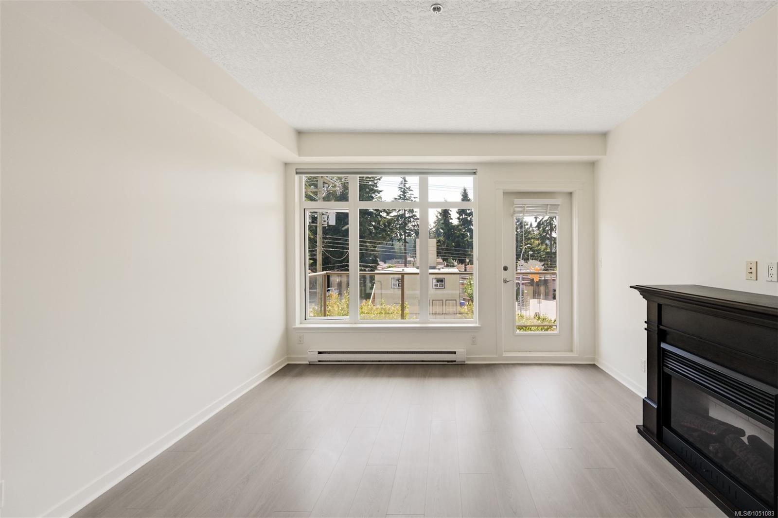 305-2220 Sooke Rd — listing photo 7 of 39
