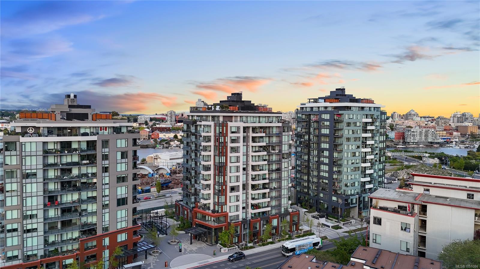 408-363 Tyee Rd — listing photo 2 of 57