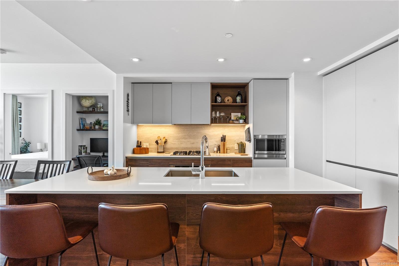 408-363 Tyee Rd — listing photo 12 of 57