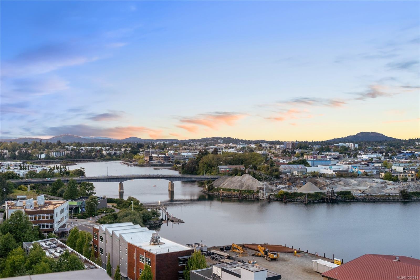 408-363 Tyee Rd — listing photo 6 of 57