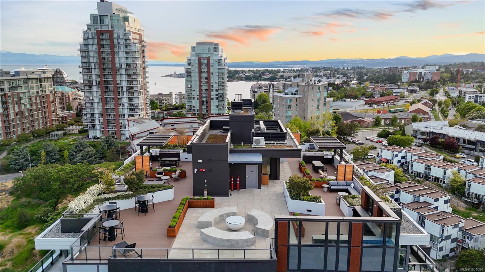 408-363 Tyee Rd — listing photo 7 of 57