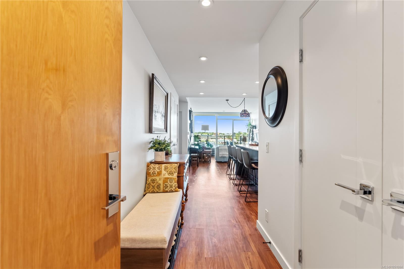 408-363 Tyee Rd — listing photo 8 of 57