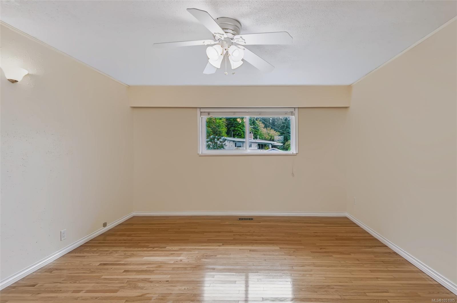 3630 Waterhouse St — listing photo 11 of 35