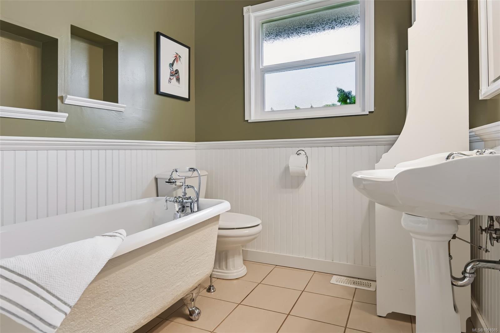 3630 Waterhouse St — listing photo 13 of 35