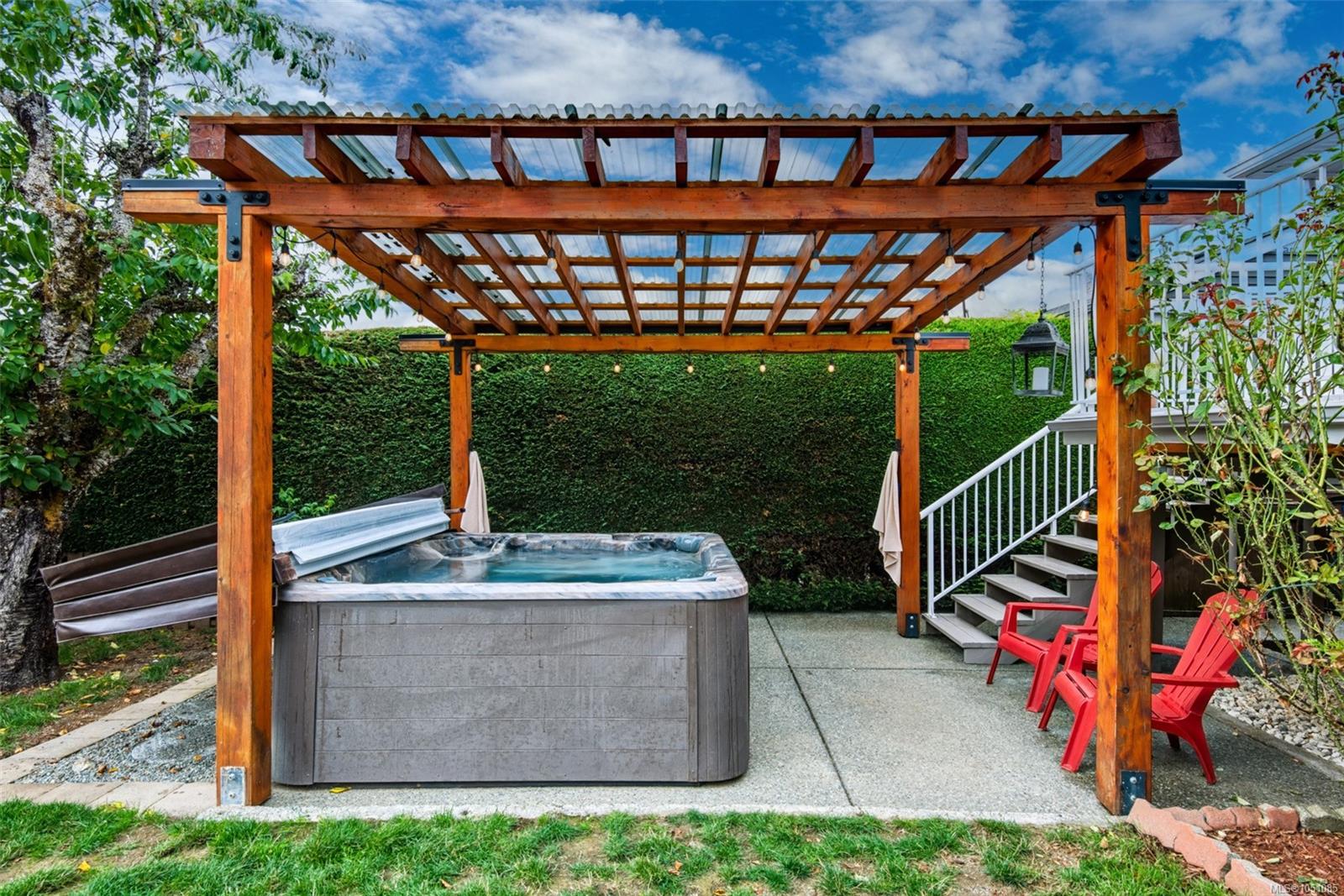 3630 Waterhouse St — listing photo 3 of 35