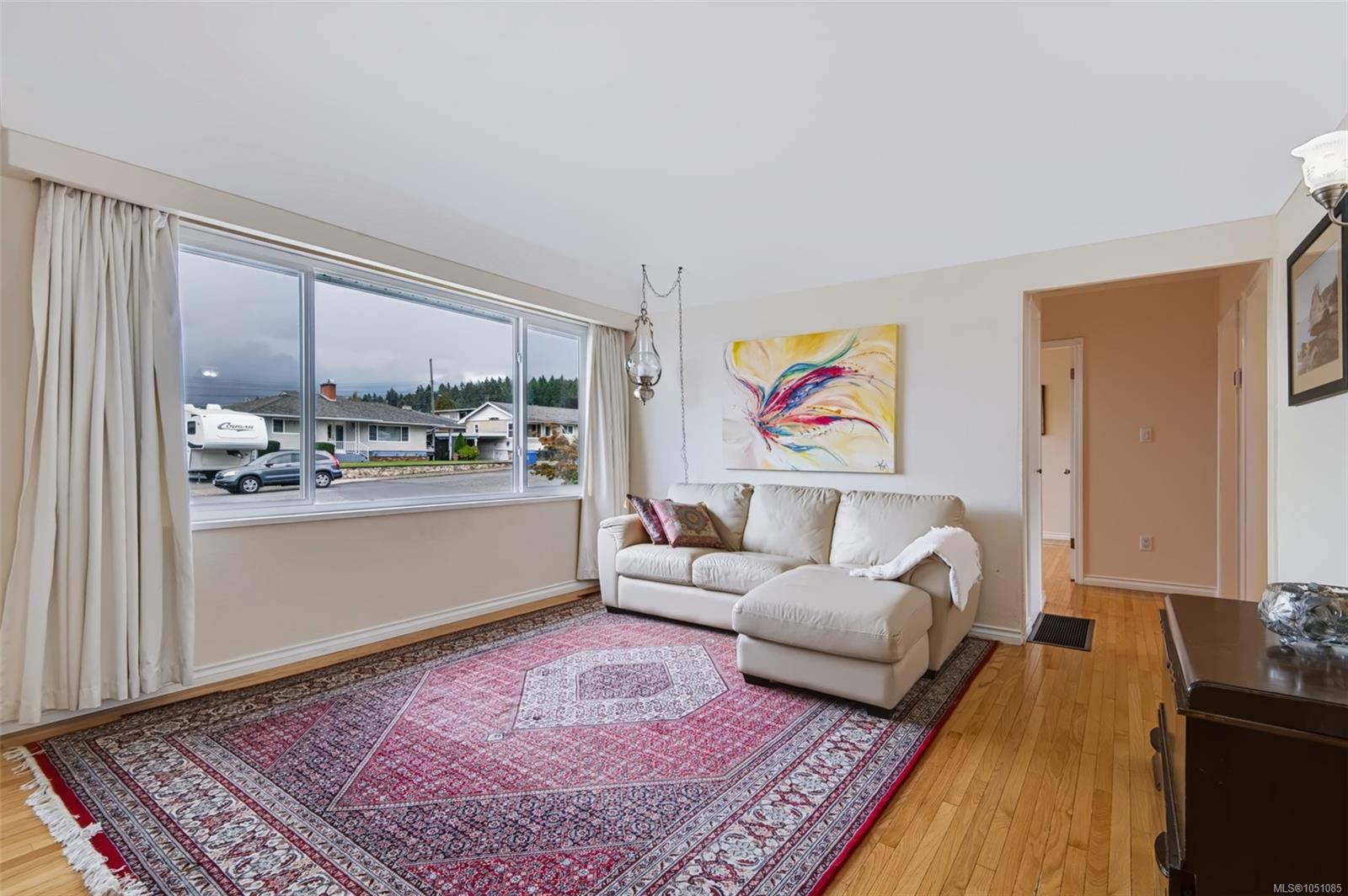 3630 Waterhouse St — listing photo 5 of 35