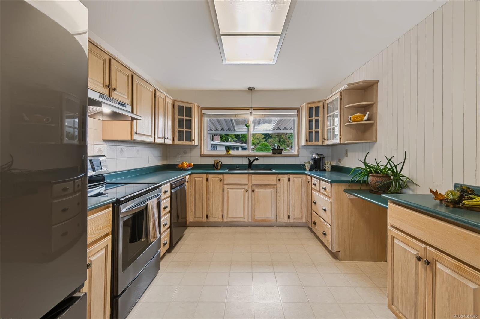 3630 Waterhouse St — listing photo 7 of 35