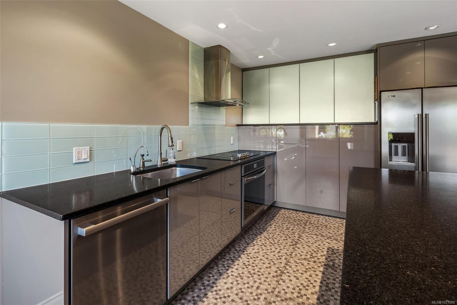 106-75 Songhees Rd — listing photo 13 of 58