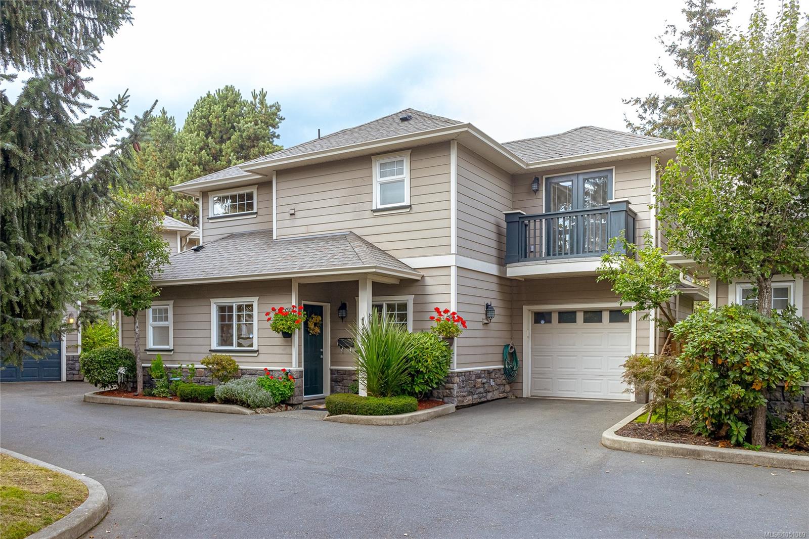 119-937 Skogstad Way — listing photo 2 of 39
