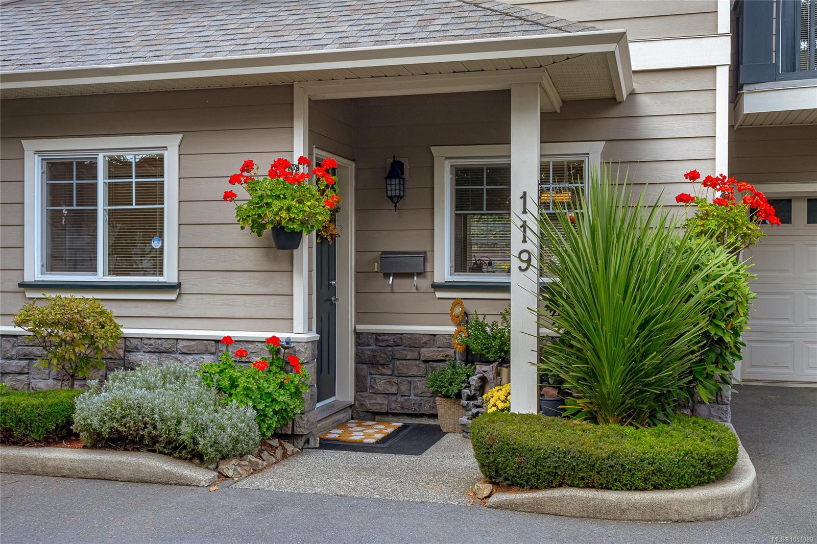 119-937 Skogstad Way — listing photo 3 of 39