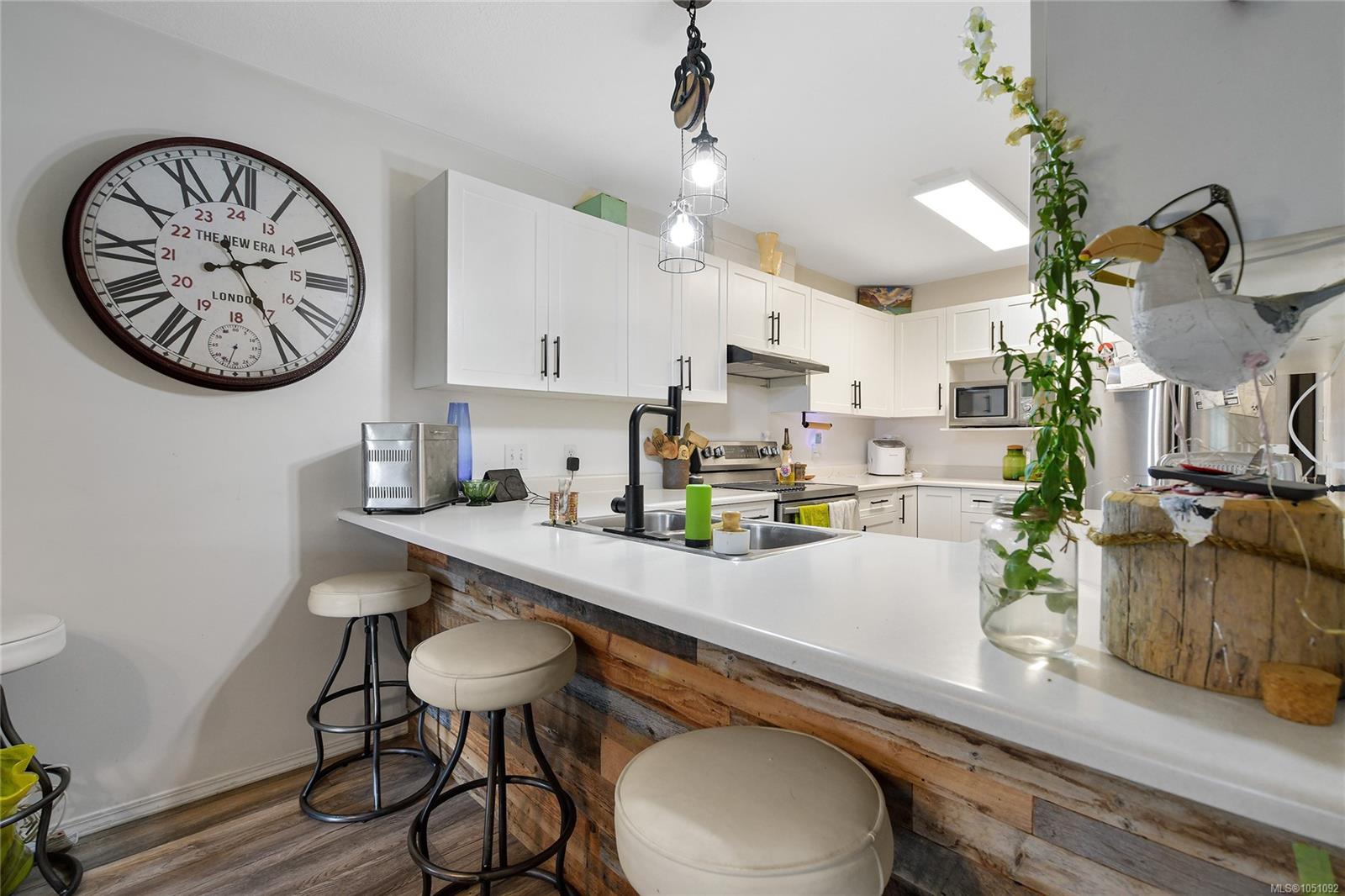 21-7070 West Saanich Rd — listing photo 3 of 15