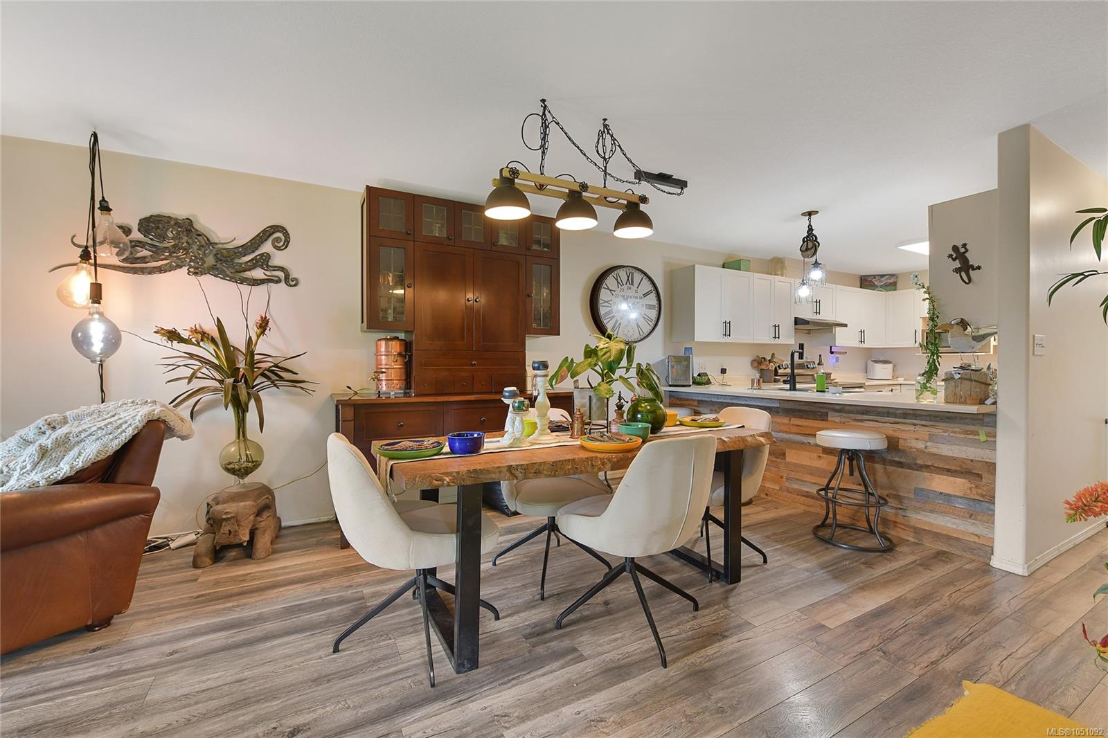 21-7070 West Saanich Rd — listing photo 5 of 15