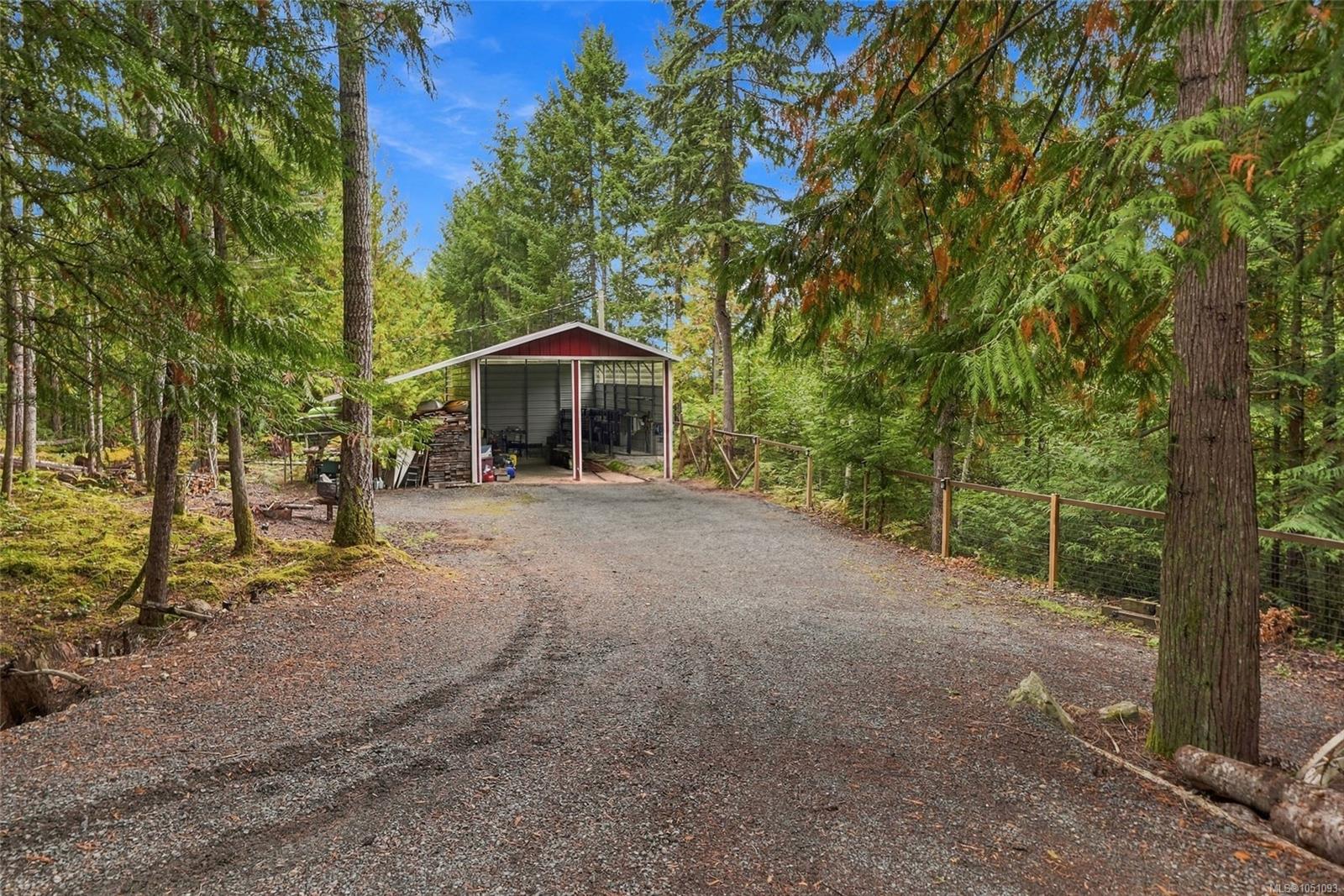 1580 Meadowood Way — listing photo 3 of 68