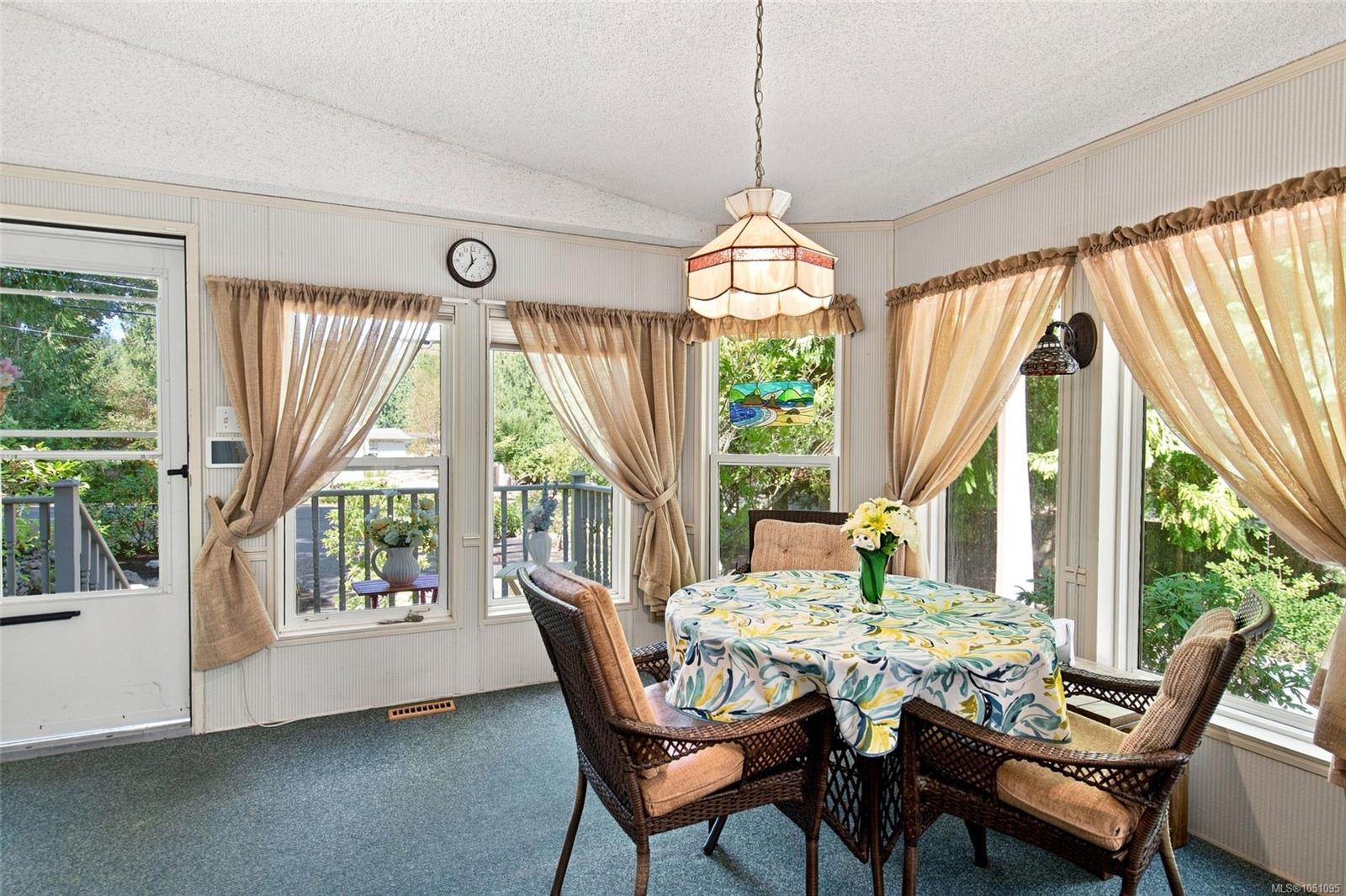 1115 Symons Cres — listing photo 9 of 43