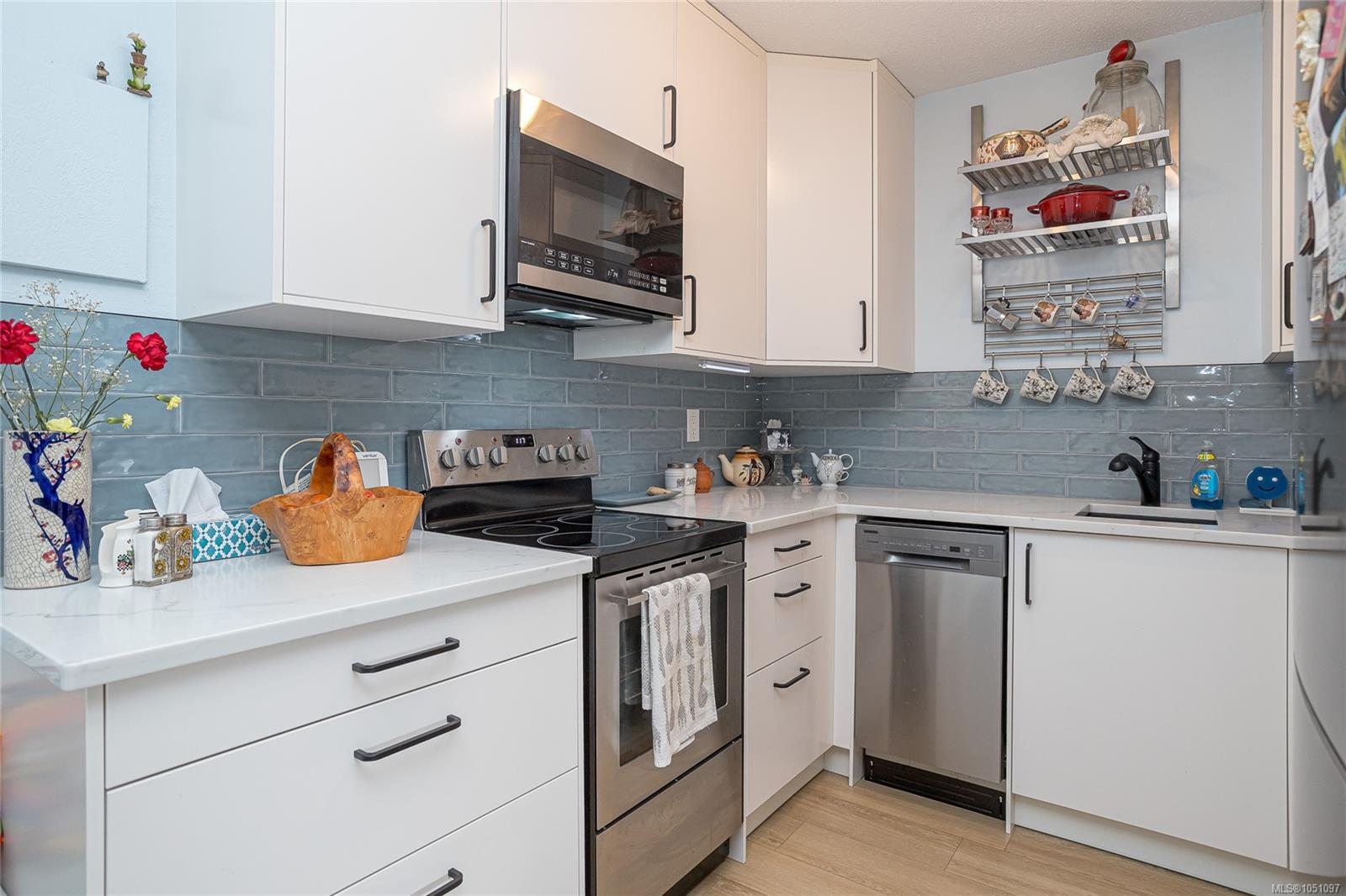 5-974 Dunford Ave — listing photo 12 of 22