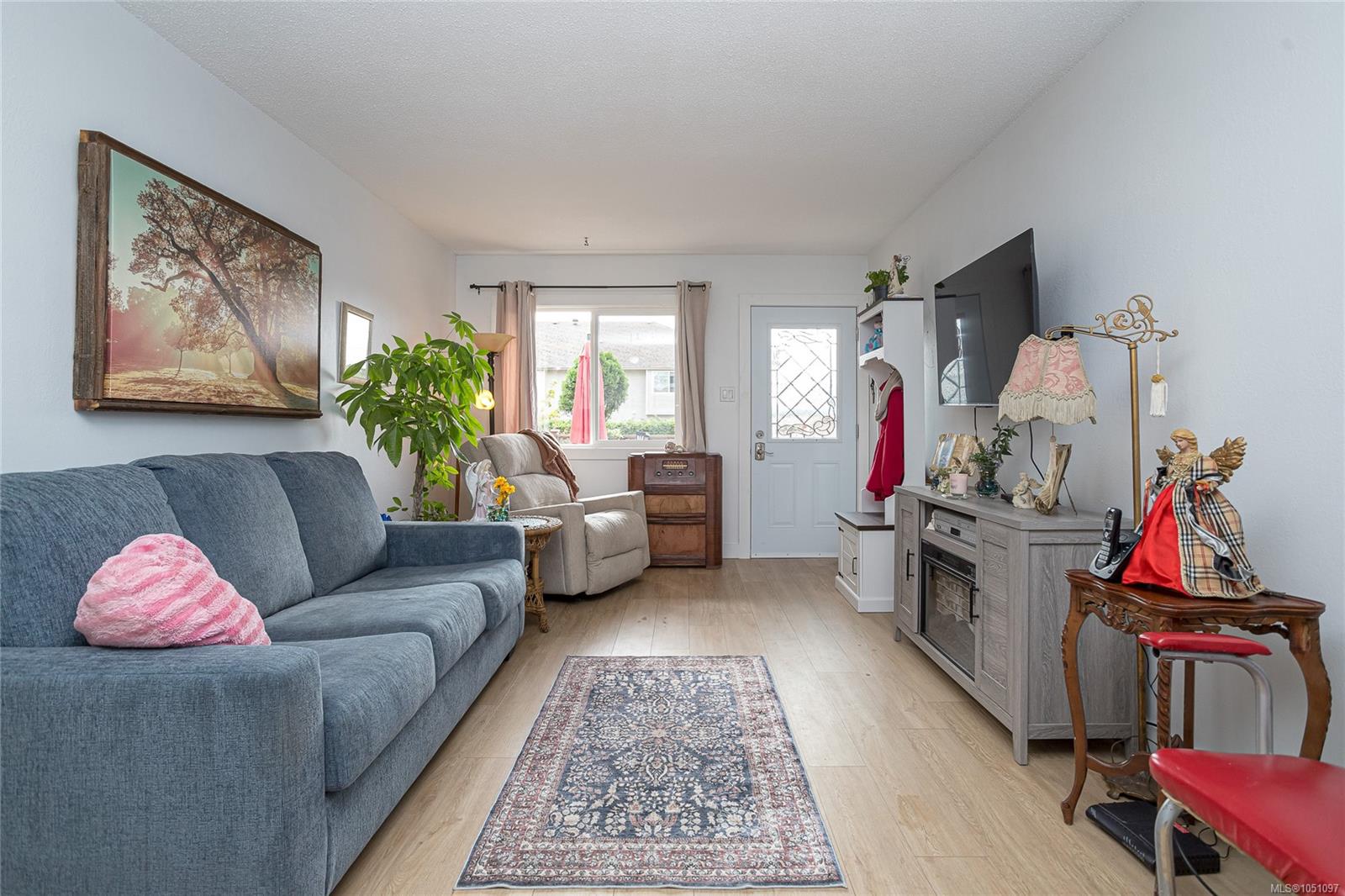 5-974 Dunford Ave — listing photo 5 of 22